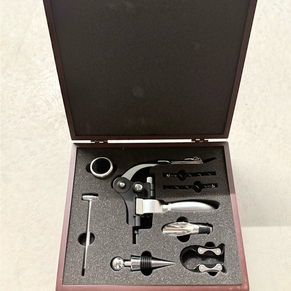 Leeds 9 Piece Wine Tool Set In Wood Case With Lock